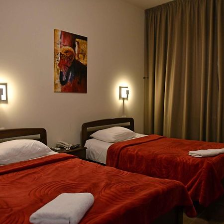 Iris Flower Hotel Jezzine Exterior photo